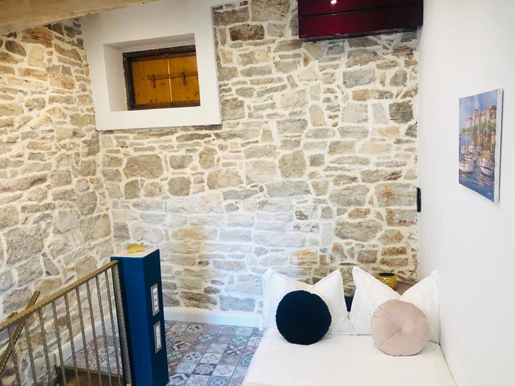 Istrian Stone House In The Heart Of The Beautiful Fishing Village Fazana - Only Few Steps From The Sea And The Wonderful Beach - Incl Plasma-Quad-Plus-Filter Against C O V I D Kültér fotó