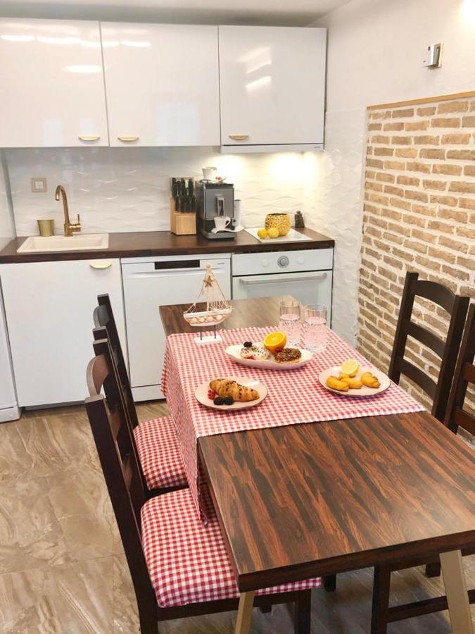 Istrian Stone House In The Heart Of The Beautiful Fishing Village Fazana - Only Few Steps From The Sea And The Wonderful Beach - Incl Plasma-Quad-Plus-Filter Against C O V I D Kültér fotó
