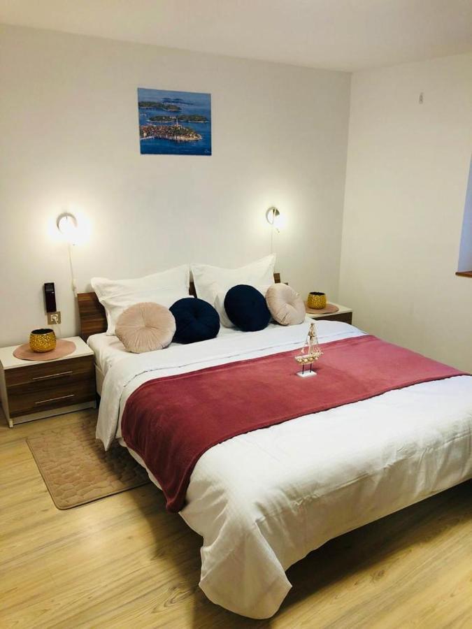 Istrian Stone House In The Heart Of The Beautiful Fishing Village Fazana - Only Few Steps From The Sea And The Wonderful Beach - Incl Plasma-Quad-Plus-Filter Against C O V I D Kültér fotó